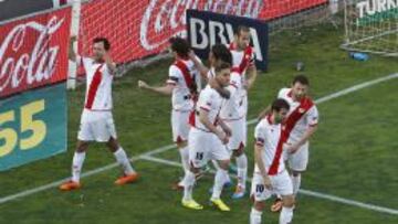 ALEGR&Iacute;A. Bueno celebra su gol, el primero del Rayo al Almer&iacute;a.
 