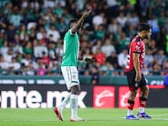 during the 13th round match between Leon and Atlas as part of the Liga BBVA MX Varonil, Torneo Clausura 2026 at Nou Camp Stadium, on April 04, 2026 in Leon, Guanajuato, Mexico.
