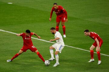 Liverpool y Real Madrid, disputan el título internacional más importante del mundo del fútbol en el Stade de France de París. Los ingleses, con Luis Díaz en cancha desde el arranque, buscan su séptima Champions League. Por otro lado, el Real Madrid, club más ganador del torneo, cuenta con 13 actualmente y, de la mano de Karim Benzema, Modrić y Vinicius Jr, buscan ratificar su condición de favoritos.