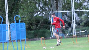 Areso entrenando al margen del grupo esta mañana en Tajonar.