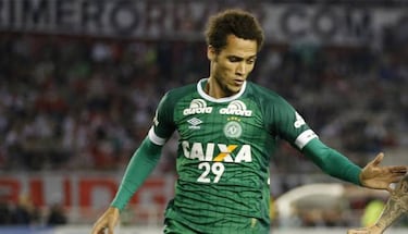 Doctors tell crash survivor Neto that he'll play football again