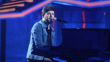 El cantante malagueño Pablo López actuando en la gala 10 de OT2017.