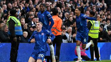 Nicolas Jackson, Enzo Fernández and Cole Palmer hit the net as Chelsea moved level with second-placed Arsenal with a win over Villa.