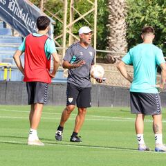 El Málaga se pone en marcha