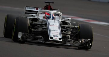 Tatiana Calderón, con el Alfa Romeo Sauber C37 en México.