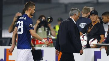 Mourinho hizo ocho cambios y el United empieza perdiendo