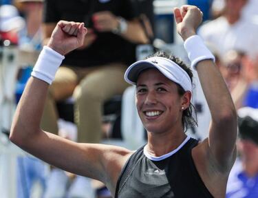 Muguruza takes WTA Cincinnati title, denies Halep No. 1