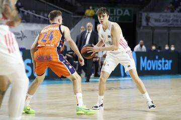 Juan Núñez debutó con 17 años y 2 días.
