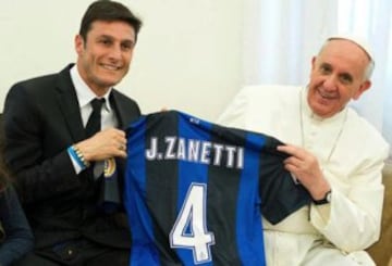 Javier Zanetti también le entregó una