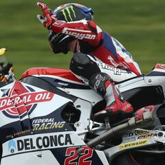Sam Lowes golpea primero en su lucha con Johann Zarco