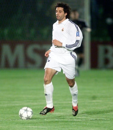Jugador del Valencia durante la temporada 1996-97 y con el Real Madrid desde 1998 a 2002.