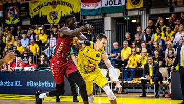 El Murcia se queda sin defensa y sin entrenador en Hungría