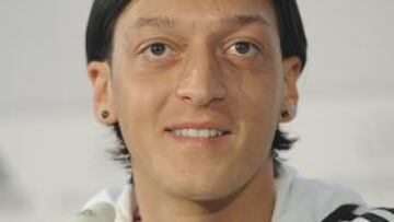 Özil, en la conferencia de prensa de ayer.