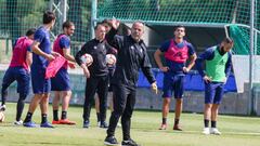 &Aacute;lvaro Cervera, en un entrenamiento del C&aacute;diz.