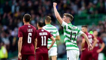 Ryan Christie celebra su gol.