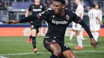 Bologna (Italy), 26/11/2024.- Bologna's Jhon Lucumi jubilates with his teammates after scoring the equalizer during the UEFA Champions League soccer match between Bologna FC and LOSC Lille at Renato Dall'Ara stadium in Bologna, Italy, 27 November 2024. (Liga de Campeones, Italia) EFE/EPA/ELISABETTA BARACCHI
