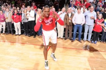 Dwight Howard 'hace' una foto al fotografo.