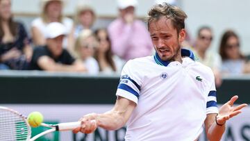 Daniil Medvedev, durante su partido contra Alex De Miñaur en Roland Garros.