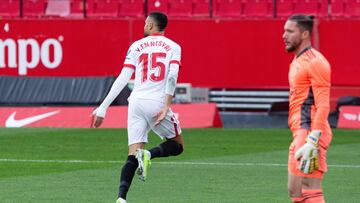 En Nesyri celebra su primer gol.
