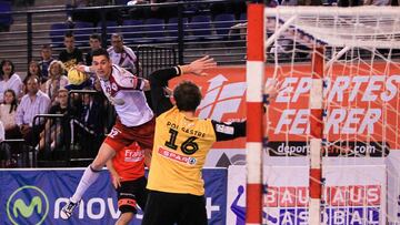 Los goles de Ángel Fernández no fueron suficientes.