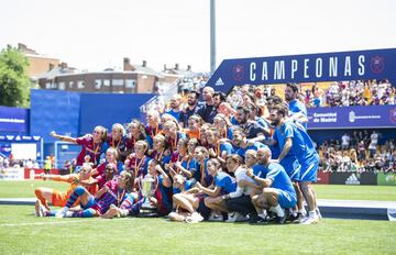 El Barcelona Femenino ha goleado 6-1 al Sporting de Huelva para proclamarse campeonas de la Copa de la Reina por novena vez.
