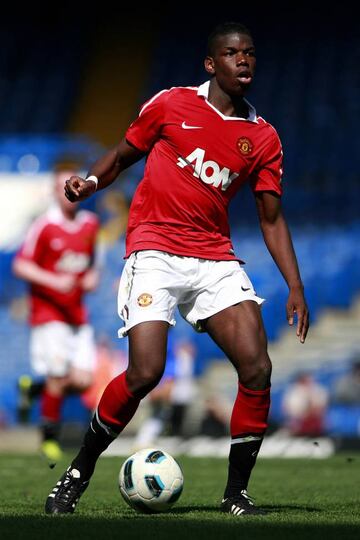Paul Pogba of Manchester United in action during the FA Youth Cup sponsored by E.on semi final first leg match between Chelsea and Manchester United at Stamford Bridge on April 10, 2011