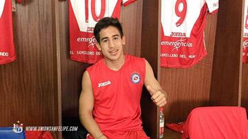 Sebastián Riquelme es una de las sorpresas que tendrá la Primera B. Es hermano de Juan Román, el máximo ídolo de Boca.