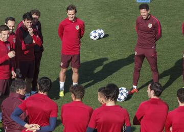 Diego Simeone having a laugh during Atletico Madrid training as Profe Ortega addresses the players.