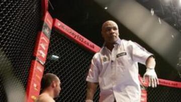 Mike: a 150 dólares la foto y 450 el autógrafo