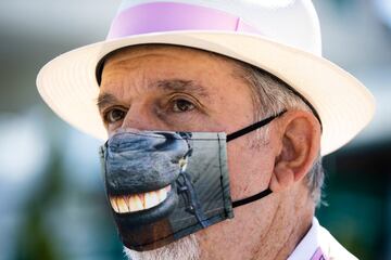 Aficionados a la h¨ªpica en el Churchill Downs de Kentucky durante la Kentucky Oaks.