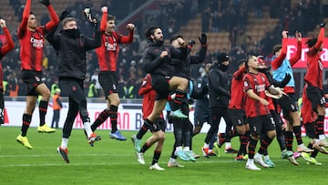 El Milan celebra en San Siro.