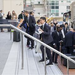 Llegada y entrenamiento: así ha sido el día del Atlético en Manchester