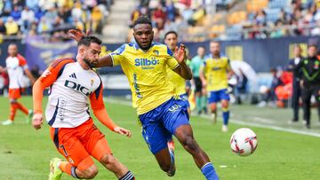 Rominigue Kouamé junto a Sebas Moyano en el encuentro frente al Real Oviedo de la jornada 12 de la Liga Hypermotion.