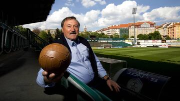 ANTONIN PANENKA EN EL ESTADIO BOHEMIANS DE PRAGA