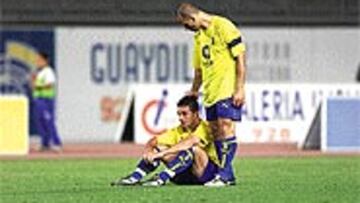 <b>NO PUDO SER</B>. Rubén estuvo ayer bien marcado, le faltó suerte en un mano a mano y no pudo anotar su décimo gol de la temporada.