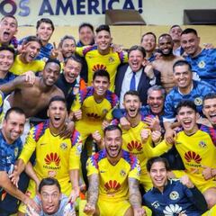Oribe Peralta festeja triunfo con peculiar foto