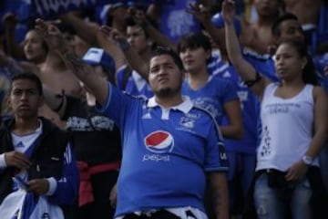 Los hinchas acompa&ntilde;aron a Millonarios a pesar de la crisis de resultados pero presionaron a sus jugadores con el tradicional &quot;Movete Millos movete&quot;.