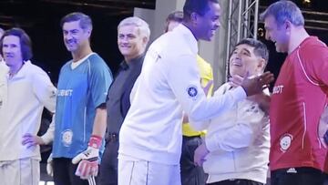 ¿Nueva polémica? Kluivert ignoró a Maradona: ¡ojo a la cara del argentino!