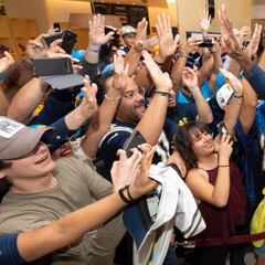 Así fue la locura que causaron los Chargers a su llegada a México