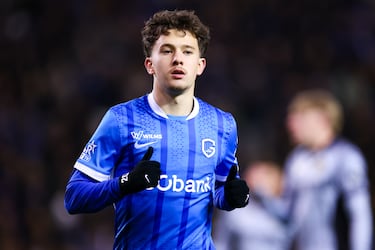 La esperanza de futuro de Grecia. Nacido en Bélgica, ha hecho carrera en el Genk. Ya asentado en la élite ha llamado la atención de toda Europa. Centrocampista con mucha clase (al estilo Güler). Zurda endiablada. 