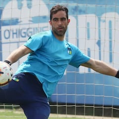 A Bravo le preguntan si tuvo ofertas para seguir jugando y así responde: “Sabía que volver a Chile o Colo Colo...”