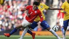 Chile evita a Neymar y Luis Suárez en la primera rueda