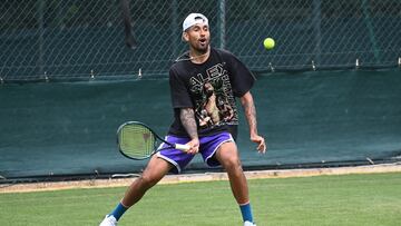 Wimbledon (United Kingdom), 24/06/2022.- Nick Kyrgios of Australia practices at Wimbledon tennis courts ahead of the Wimbledon Championships 2022, Wimbledon, Britain, 24 June 2022. (Tenis, Reino Unido) EFE/EPA/NEIL HALL EDITORIAL USE ONLY
