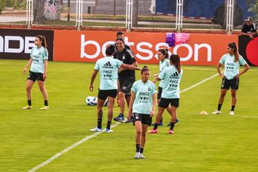 La Selección Argentina realizó su primer y único entrenamiento en Bucaramanga antes de disputar las semifinales de la Copa América Femenina ante Colombia en el estadio Alfonso López.