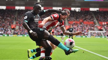 Liverpool's Senegalese striker Sadio Mane (L) vies with Southampton's Danish midfielder Pierre-Emile Hojbjerg during the English Premier League football match between Southampton and Liverpool at St Mary's Stadium in Southampton, southern E