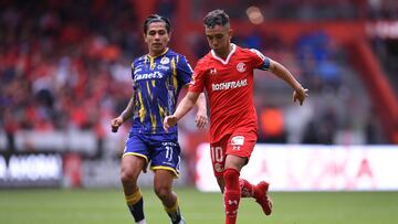 (L-R), Dieter Villalpàndo of San Luis and Leonardo Fernandez of Toluca during the game Toluca vs Atletico San Luis, corresponding to Round 09 of the Torneo Clausura 2023 of the Liga BBVA MX, at Nemesio Diez Stadium, on February 26, 2023.
<br><br>
(I-D), Dieter Villalpàndo de San Luis y Leonardo Fernandez de Toluca durante el partido Toluca vs Atletico San Luis, Correspondiente a la Jornada 09 del Torneo Clausura 2023 de la Liga BBVA MX, en el Estadio Nemesio Diez, el 26 de Febrero de 2023.