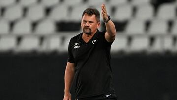Botafogo's interim head coach Fabio Matias gestures during the Copa Libertadores group stage first leg football match between Brazil's Botafogo and Colombia's Junior at the Olimpico Nilton Santos Stadium in Rio de Janeiro, Brazil, on April 3, 2024. (Photo by MAURO PIMENTEL / AFP)