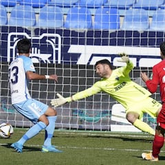 El Granada sufre para pasar a octavos ante un bravo Málaga