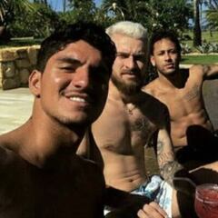 Neymar: lujosas vacaciones junto a su hijo y unos amigos en Brasil