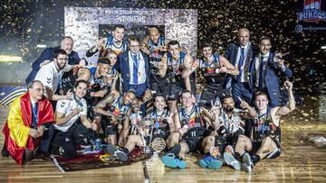 Los jugadores del Hereda San Pablo Burgos, con la Intercontinental.